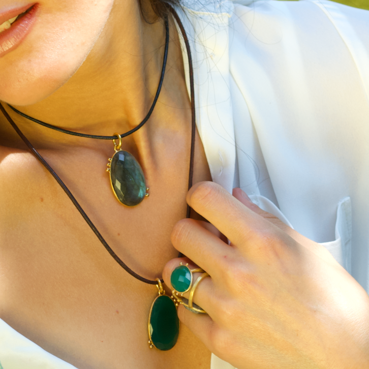 AMAZONIA ORGANICA LABRADORITE PENDANT