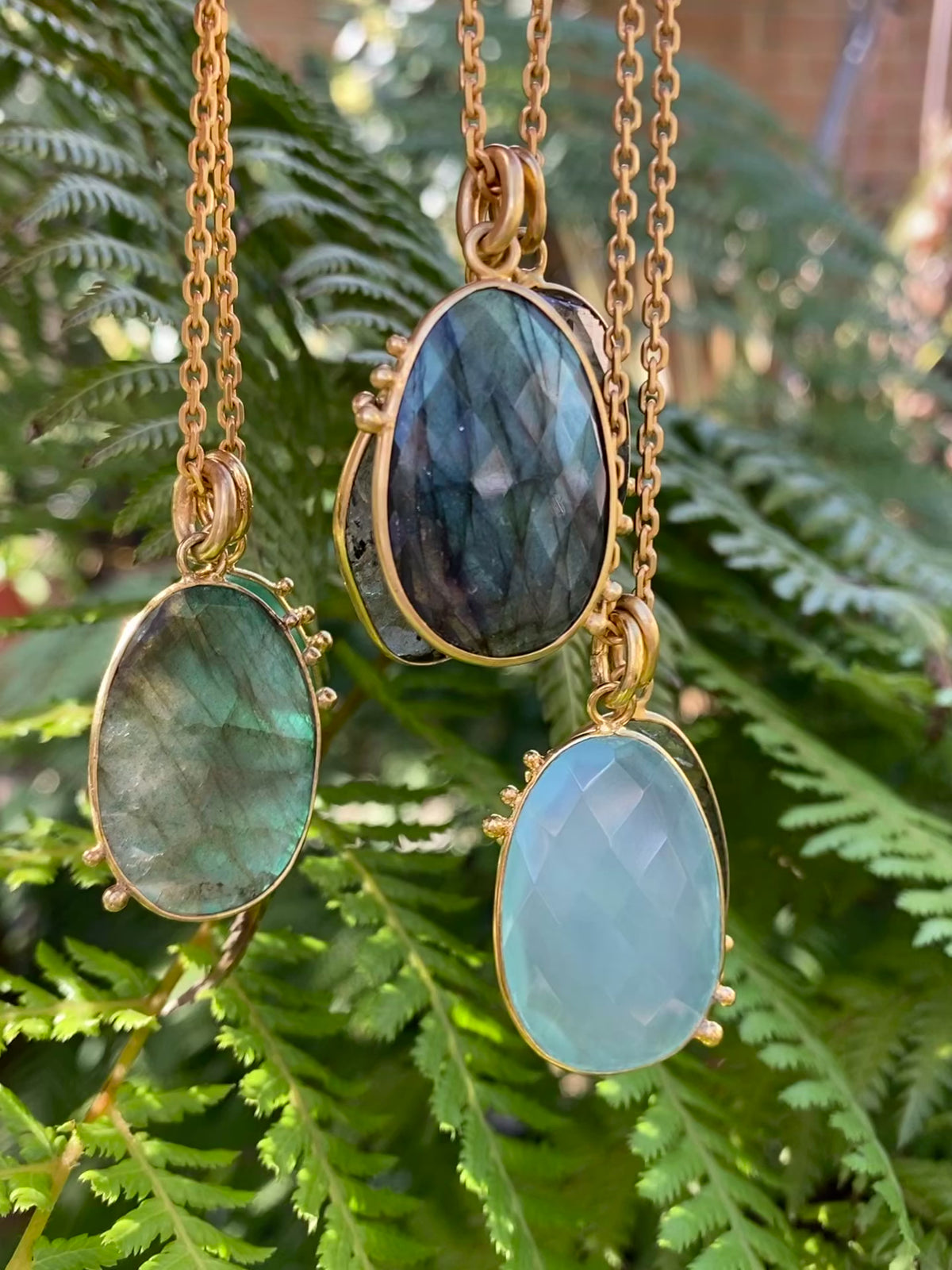 AMAZONIA ORGANICA LABRADORITE PENDANT
