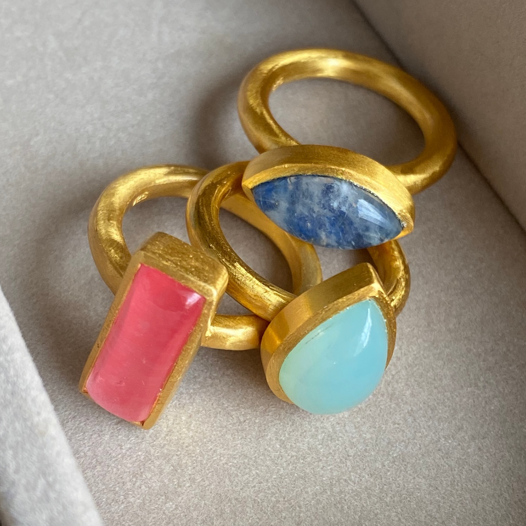 JAIPUR BLUE CABOCHON STACKING RING
